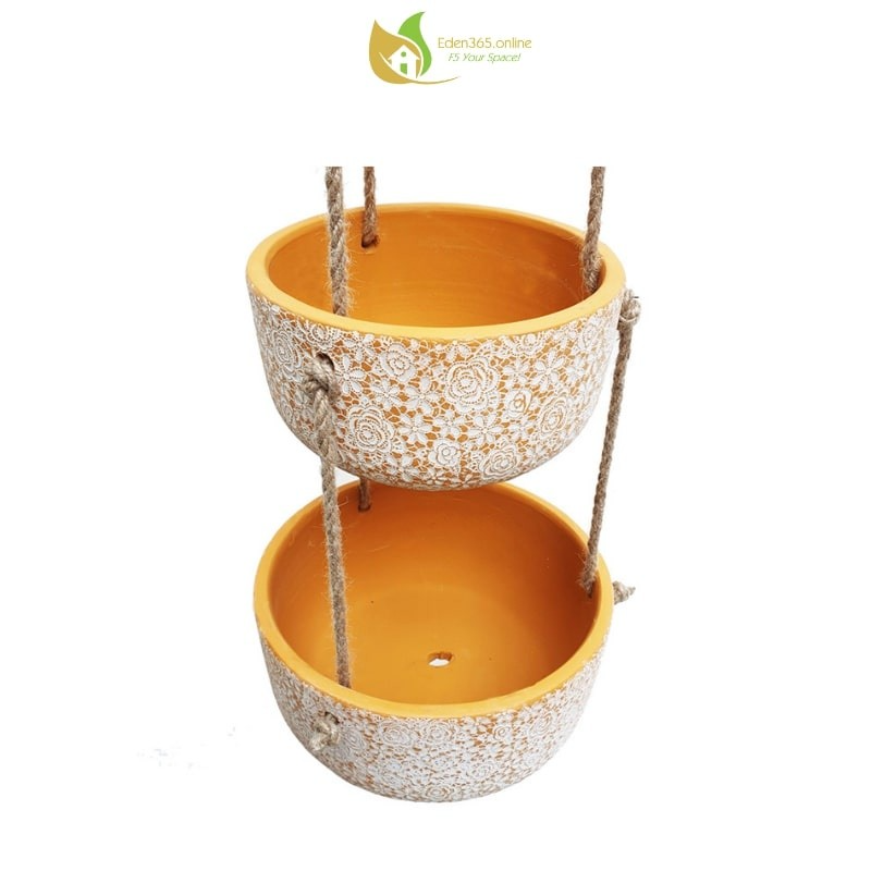 Chậu gốm treo họa tiết ren hoa hồng màu cam trắng - cận cảnh