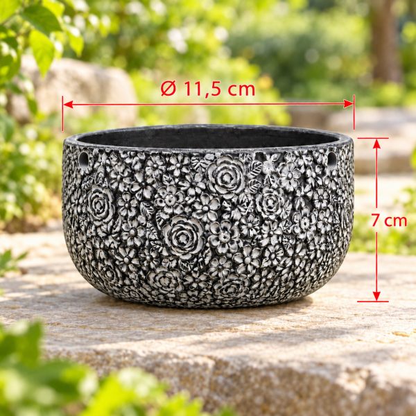 Chậu trồng cây tròn lùn hoa nổi màu đen kích thước 11,5 x 7 cm